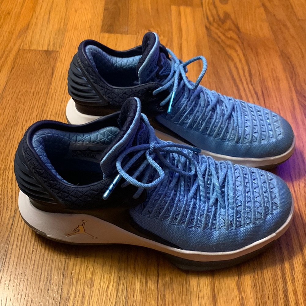 NIKE AIR JORDAN XXXII 32 Low Win like 82 UNC CAROLINA Tar Heels blue size 5.5 Y